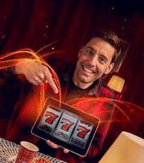 Antarmuka aplikasi mobile amer4d menampilkan menu permainan slot dan kasino langsung